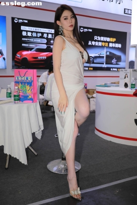 街拍作品 超性感侧开叉白色紧身裙[324P3.58G]