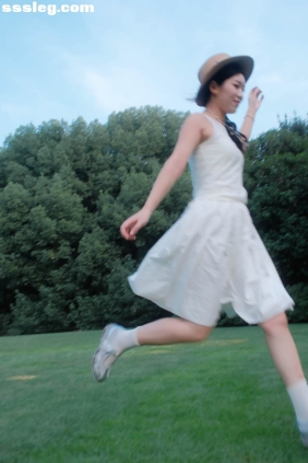 [YITUYU艺图语]2025.10.01 在百年香樟树下 十七的猫[9P380M]