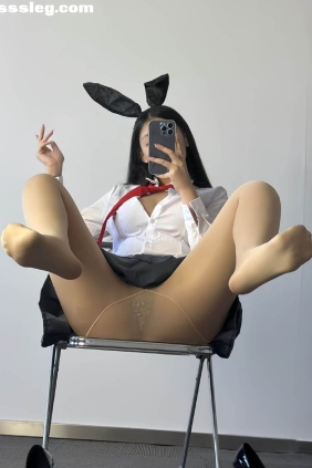 美邵女Baby 学姐性感肉丝[40P+1V484M]